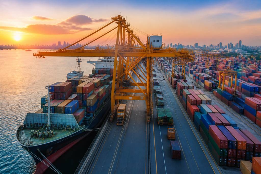 Article about international trade trends shaping global markets